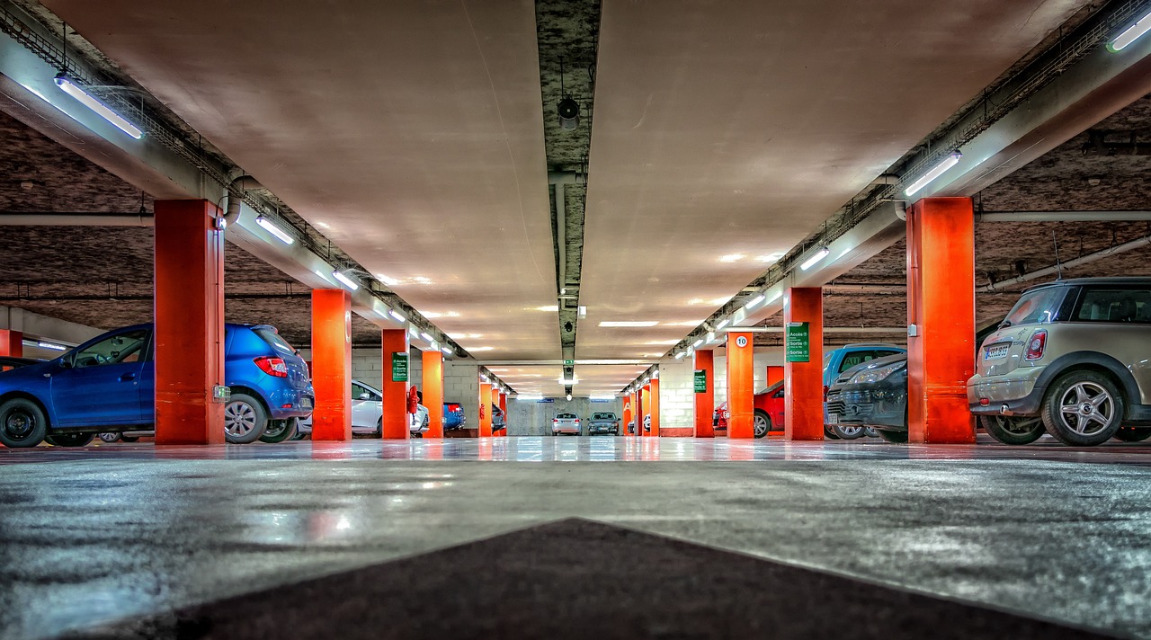 Commercial space parking lot - pressure cleaning for commercial spaces